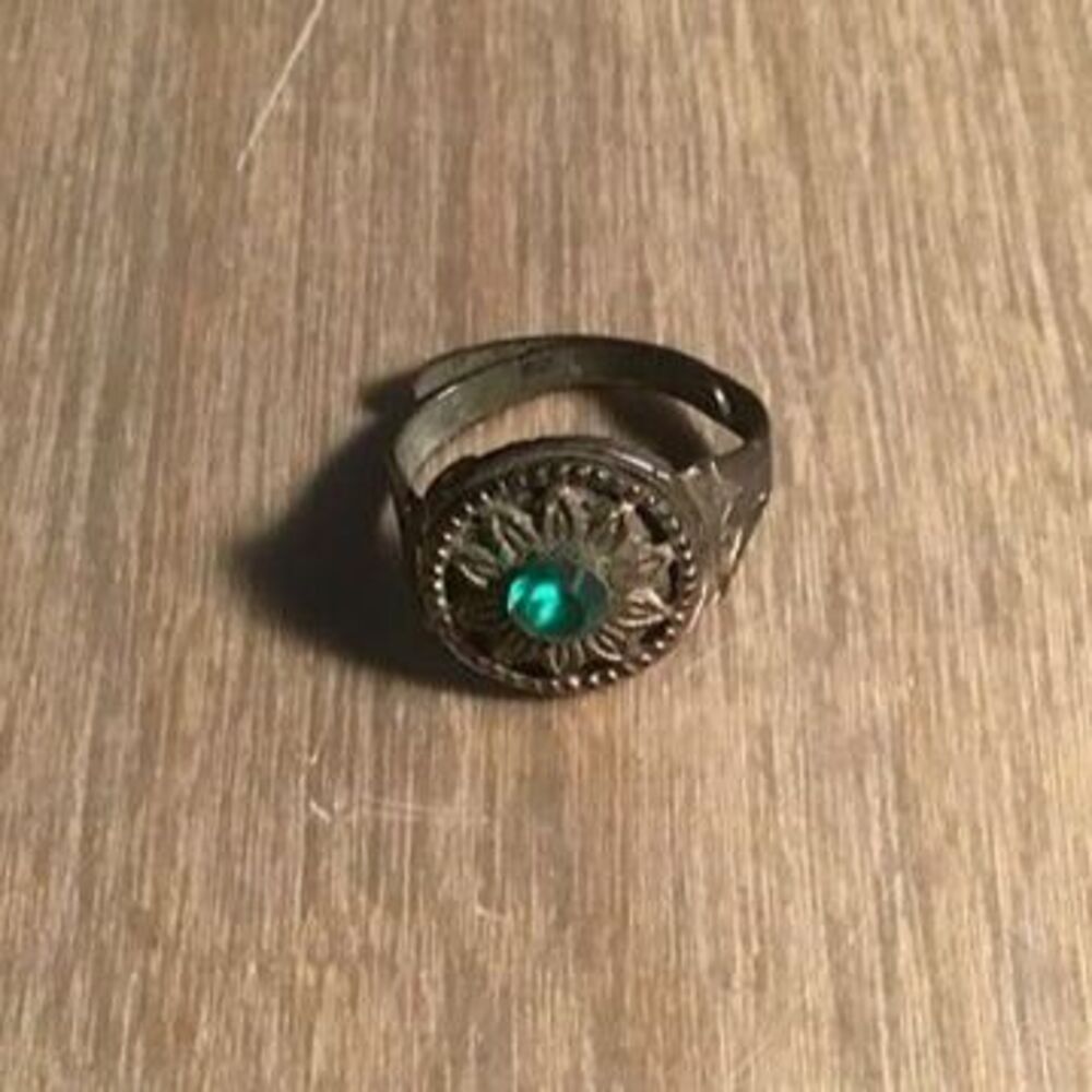 Vintage Silver Tone Floral Sunburst Adjustable Ring Green Rhinestone Size 3-7